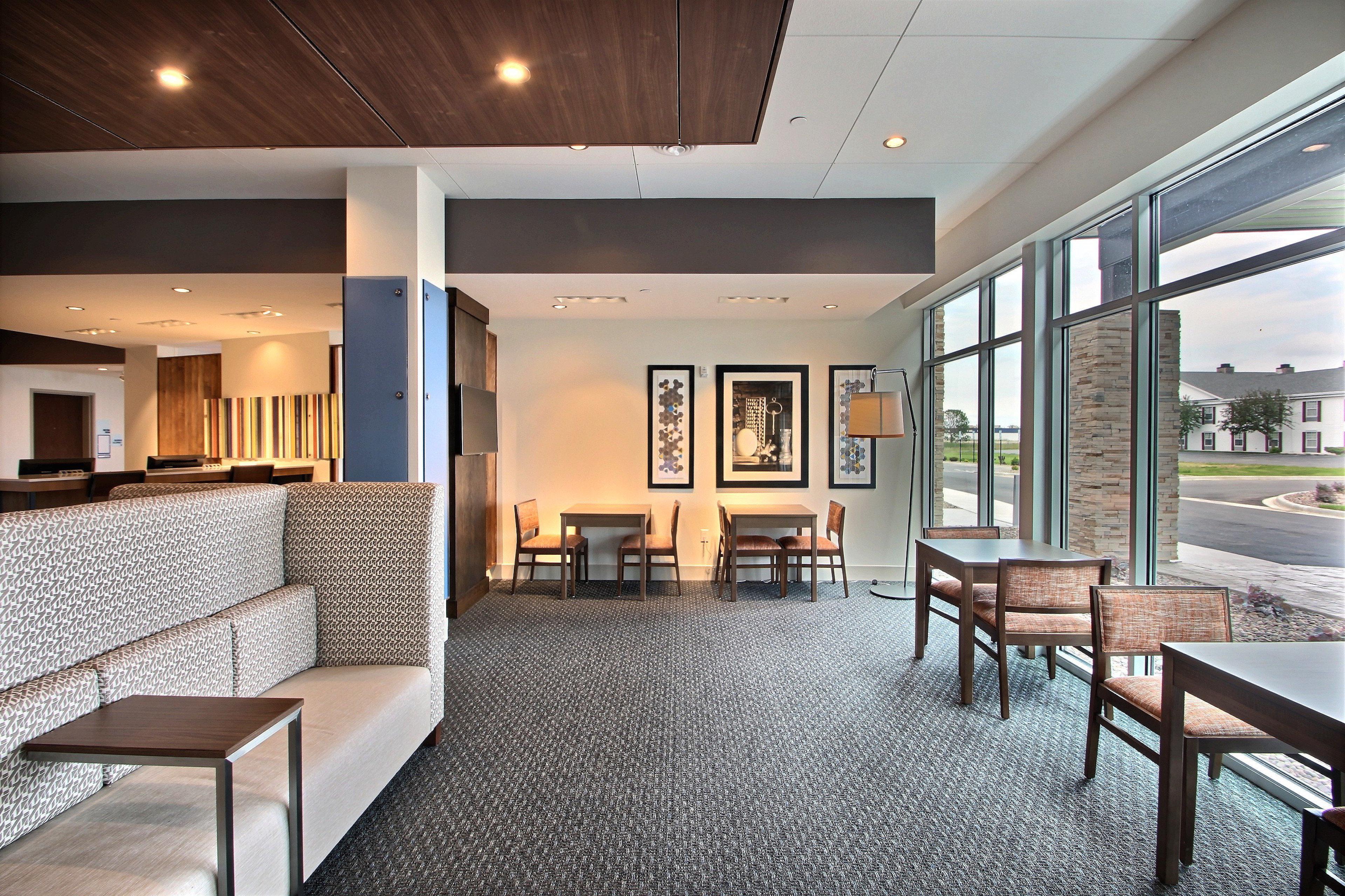 Holiday Inn Express & Suites Fond Du Lac By Ihg Exterior foto