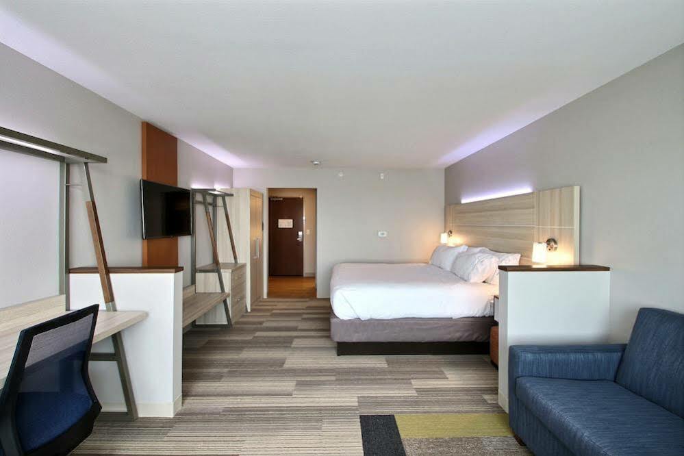 Holiday Inn Express & Suites Fond Du Lac By Ihg Exterior foto