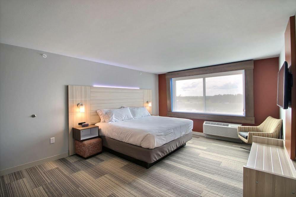 Holiday Inn Express & Suites Fond Du Lac By Ihg Exterior foto